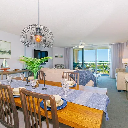 Modern Condo At Yacht Club Villas